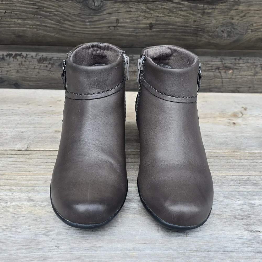 Clarks Bendables Ingalls Thames Y2K Boho Minimalist Leather Comfort Bootie 6M